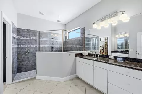 Bath - 12762 Del Corso Loop, Bradenton, FL 34211 photo 2 of 7