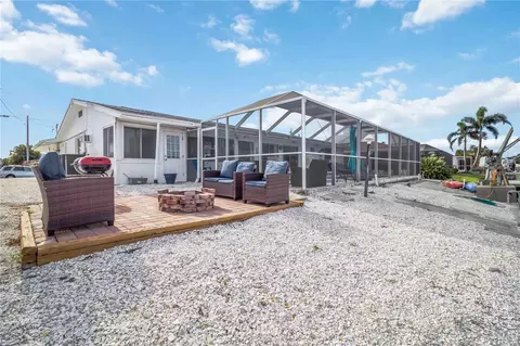 Exterior - 4012 99th St W, Bradenton, FL 34210 photo 2 of 8