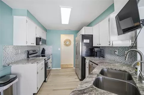 Kitchen - 4012 99th St W, Bradenton, FL 34210 photo 2 of 4
