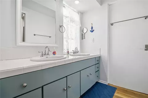 Bath - 4012 99th St W, Bradenton, FL 34210 photo 2 of 2