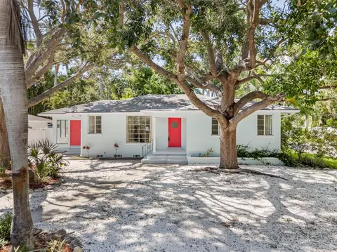 2002 Virginia Dr, Bradenton, FL 34205