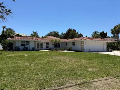 5569 Shadow Lawn Dr, Sarasota, FL 34242