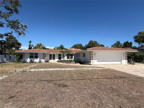 5569 Shadow Lawn Dr, Sarasota, FL 34242
