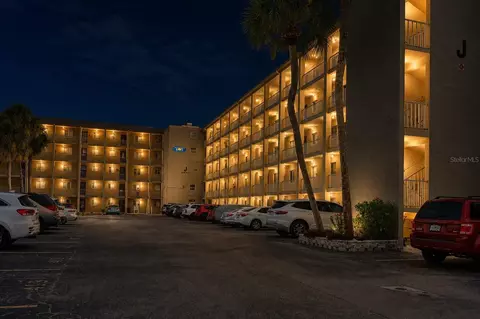 3607 Lake Bayshore Dr #312, Bradenton, FL 34205