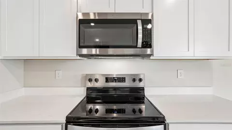 Kitchen - 10923 Rabbit Grove Trl, Parrish, FL 34219 photo 4 of 4