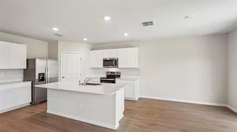 Kitchen - 10923 Rabbit Grove Trl, Parrish, FL 34219 photo 3 of 4