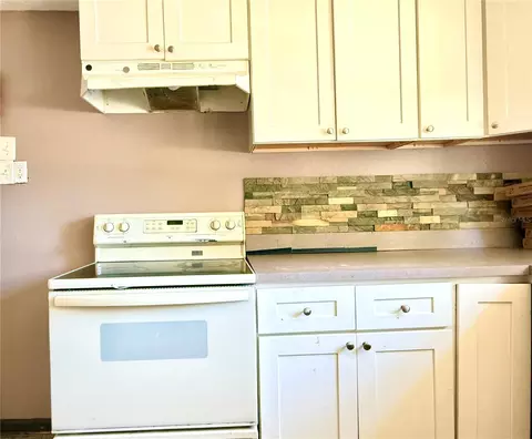 Kitchen - 3124 9th St E, Bradenton, FL 34208 photo 4 of 4