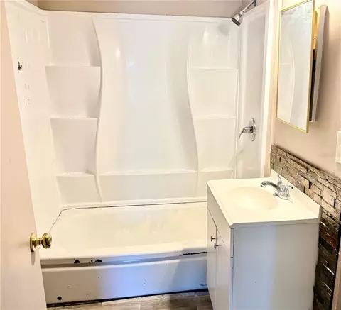 Bath - 3124 9th St E, Bradenton, FL 34208 photo 1 of 3
