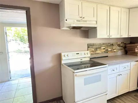 Kitchen - 3124 9th St E, Bradenton, FL 34208 photo 3 of 4