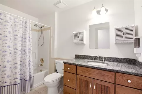 Bath - 4199 Banbury Cir, Parrish, FL 34219 photo 3 of 4