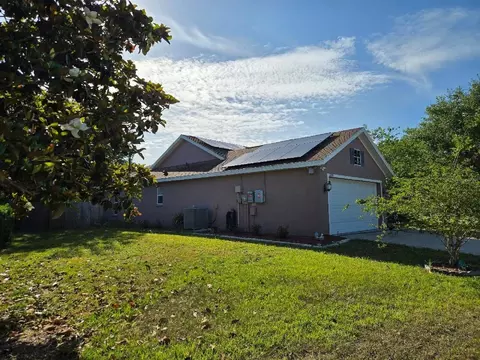 Exterior - 4199 Banbury Cir, Parrish, FL 34219 photo 3 of 9