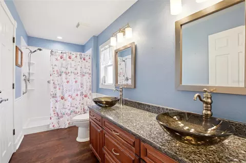 Bath - 4199 Banbury Cir, Parrish, FL 34219 photo 1 of 4