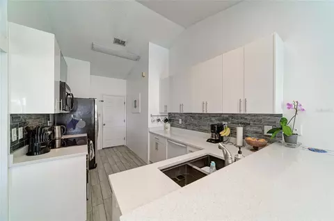 Kitchen - 11217 2nd Ave E, Bradenton, FL 34212 photo 2 of 5