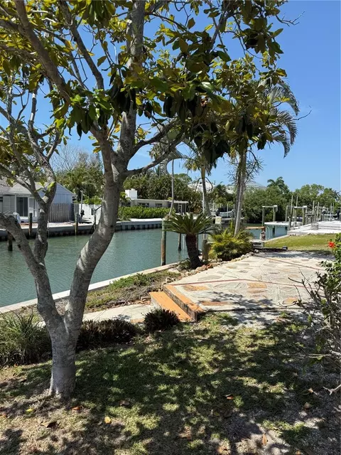 541 De Narvaez Dr, Longboat Key, FL 34228