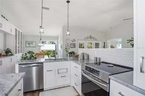 Kitchen - 4839 14th Ave E, Bradenton, FL 34208 photo 6 of 8