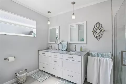 Bath - 4839 14th Ave E, Bradenton, FL 34208 photo 1 of 5