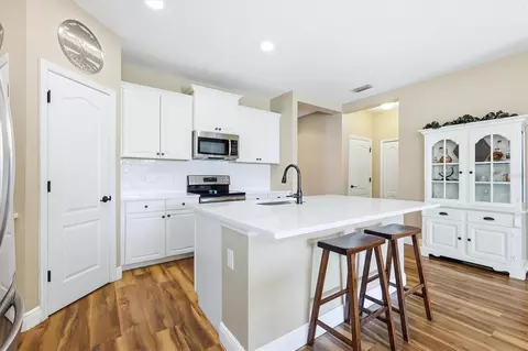Kitchen - 1307 Thornbury Dr, Parrish, FL 34219 photo 2 of 4