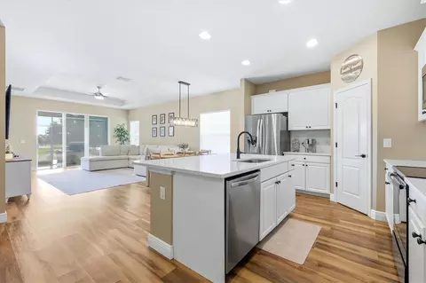 Kitchen - 1307 Thornbury Dr, Parrish, FL 34219 photo 4 of 4