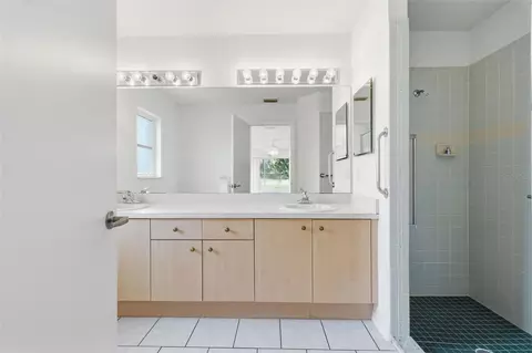 Bath - 1444 Canberley Ct, Trinity, FL 34655 photo 1 of 2