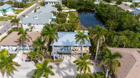 6921 Holmes Blvd, Holmes Beach, FL 34217