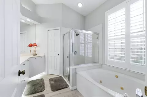 Bath - 8025 Hampton Ct, University Park, FL 34201 photo 1 of 3