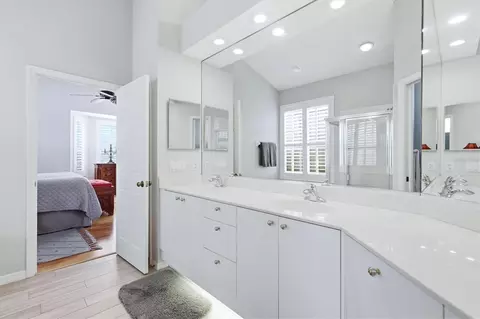 Bath - 8025 Hampton Ct, University Park, FL 34201 photo 2 of 3