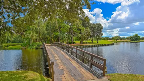 View/Area - 8025 Hampton Ct, University Park, FL 34201 photo 13 of 20