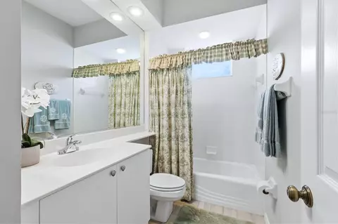 Bath - 8025 Hampton Ct, University Park, FL 34201 photo 3 of 3