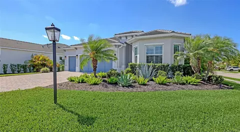 7724 Sandhill Lake Dr, Sarasota, FL 34241