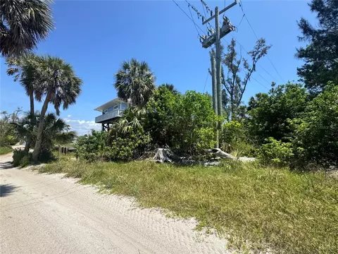8992 Seagrape Ln, Placida, FL 33946 photo 5