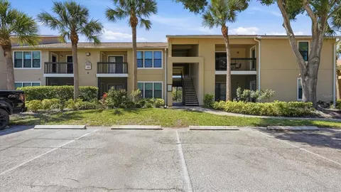 4033 Crockers Lake Blvd #28, Sarasota, FL 34238