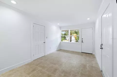 Living - 902 37th St W, Bradenton, FL 34205 photo 4 of 4