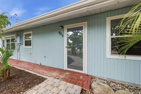 Exterior - 902 37th St W, Bradenton, FL 34205 photo 2 of 6
