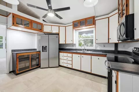 Kitchen - 902 37th St W, Bradenton, FL 34205 photo 1 of 3