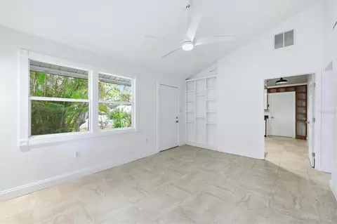 Living - 902 37th St W, Bradenton, FL 34205 photo 2 of 4