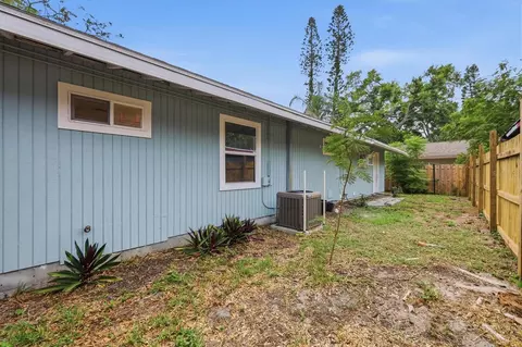 Exterior - 902 37th St W, Bradenton, FL 34205 photo 3 of 6