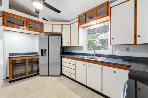 Kitchen - 902 37th St W, Bradenton, FL 34205 photo 3 of 3