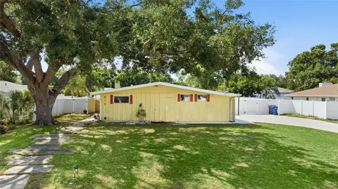 616 Saint Andrews Dr, Sarasota, FL 34243