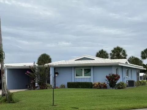 3636 Village Green Dr #304, Sarasota, FL 34239
