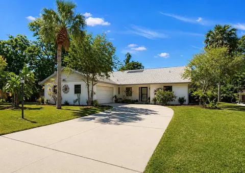 948 Winter Garden Dr, Sarasota, FL 34243