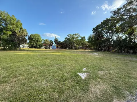 3733 6th St S, Saint Petersburg, FL 33705
