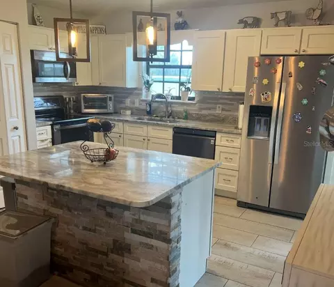 Kitchen - 5925 Spencer Parrish Rd, Parrish, FL 34219 photo 1 of 6