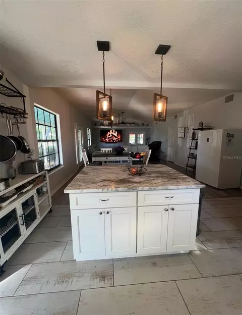 Kitchen - 5925 Spencer Parrish Rd, Parrish, FL 34219 photo 3 of 6