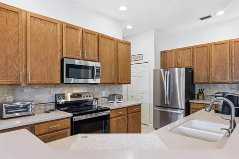 Kitchen - 4227 61st Ave E, Bradenton, FL 34203 photo 3 of 4