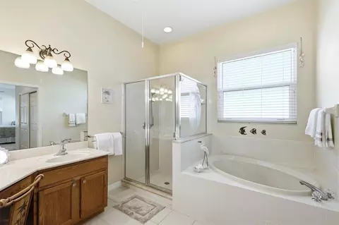 Bath - 4227 61st Ave E, Bradenton, FL 34203 photo 2 of 3