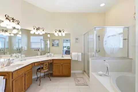 Bath - 4227 61st Ave E, Bradenton, FL 34203 photo 1 of 3