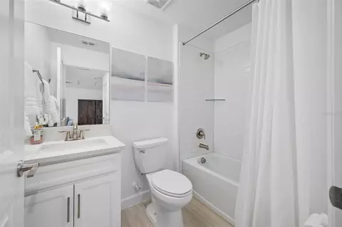 Bath - 14325 17th Ct E, Parrish, FL 34219 photo 3 of 4