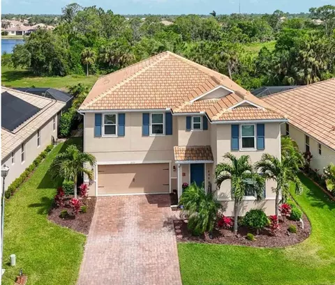 2177 Weaver Bird Ln, Venice, FL 34292