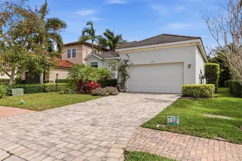 Exterior - 5515 Title Row Dr, Bradenton, FL 34210 photo 2 of 9