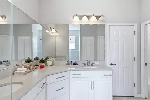 Bath - 5515 Title Row Dr, Bradenton, FL 34210 photo 2 of 3
